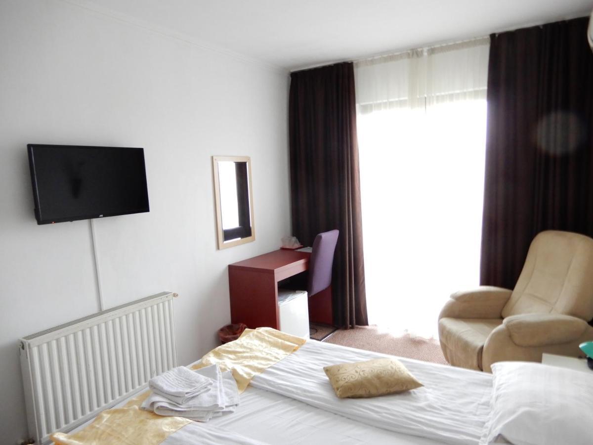 Rhc Royal Hotel Орадя Экстерьер фото