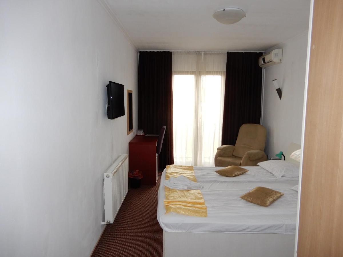 Rhc Royal Hotel Орадя Экстерьер фото