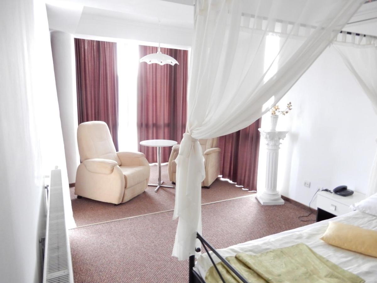 Rhc Royal Hotel Орадя Экстерьер фото