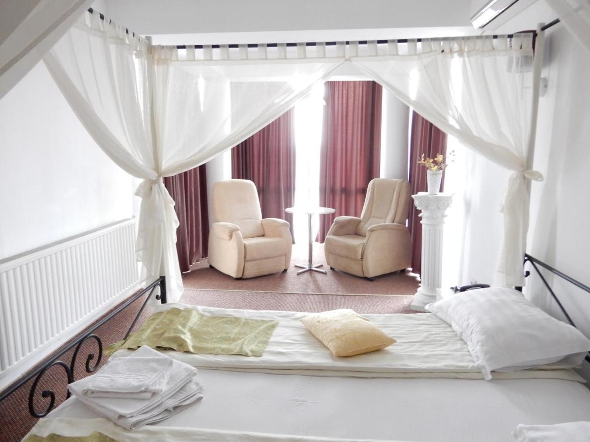 Rhc Royal Hotel Орадя Экстерьер фото