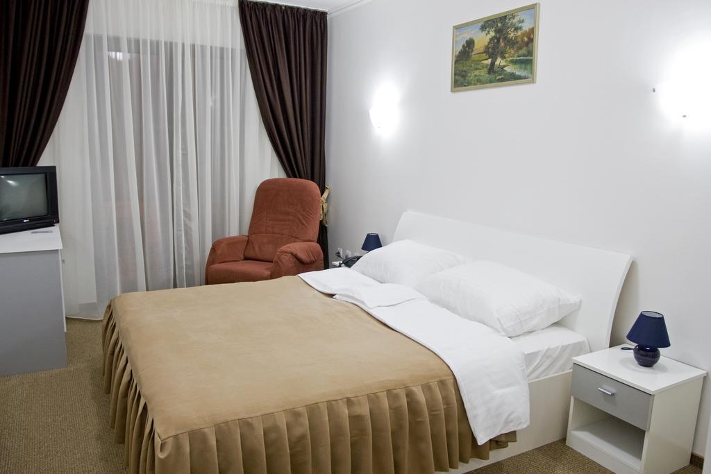 Rhc Royal Hotel Орадя Экстерьер фото
