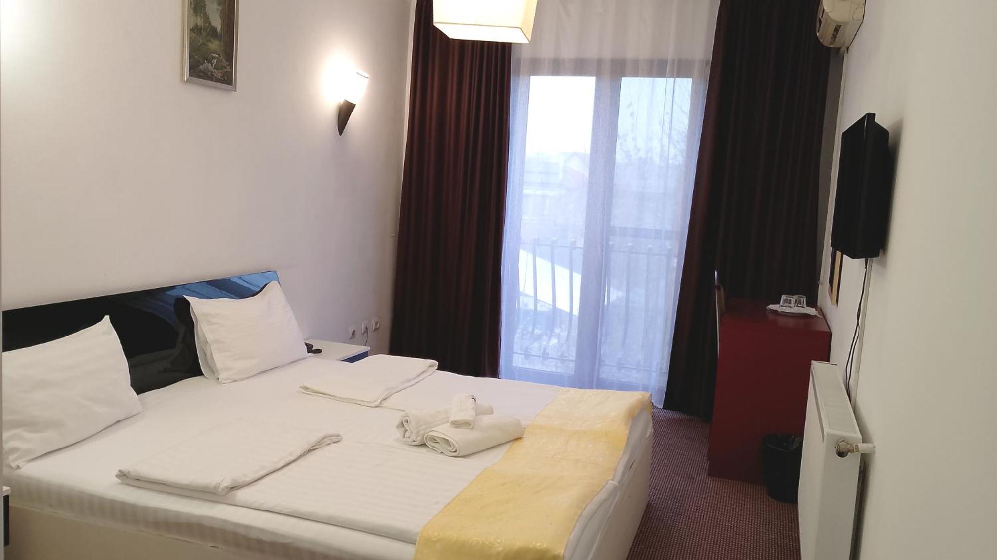 Rhc Royal Hotel Орадя Экстерьер фото