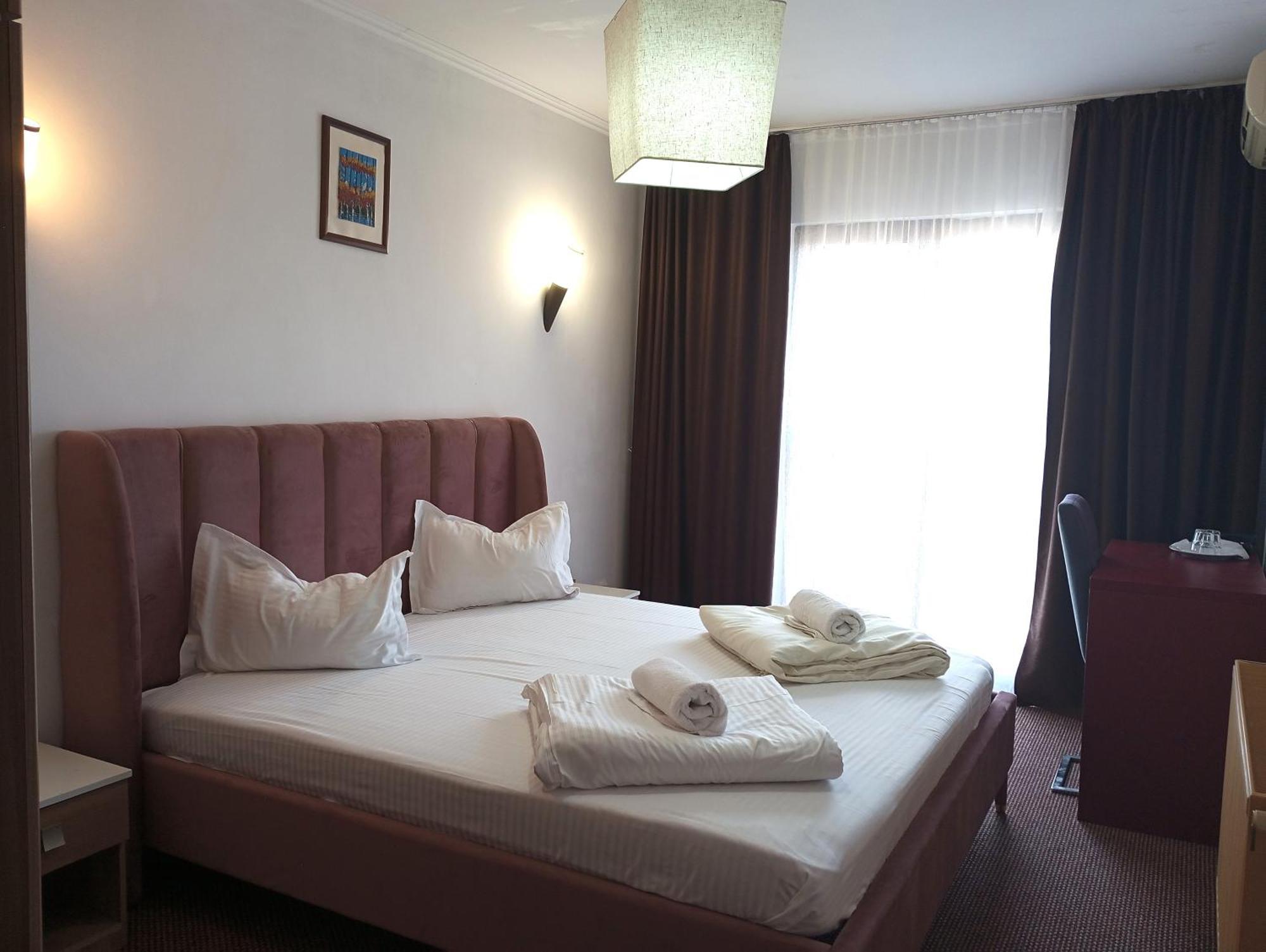 Rhc Royal Hotel Орадя Экстерьер фото