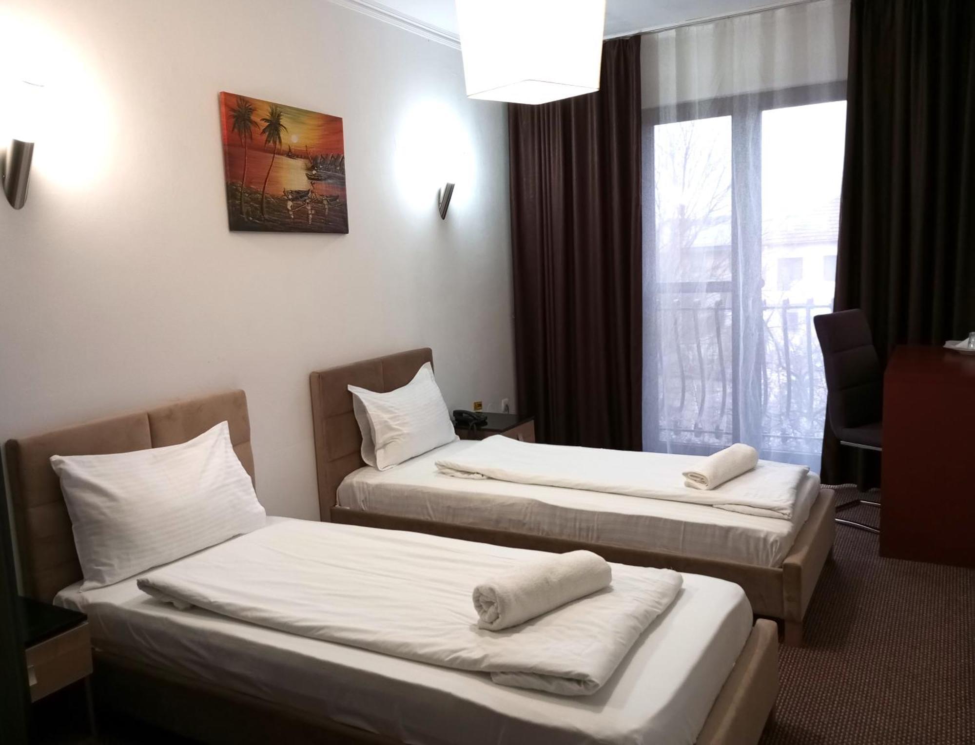 Rhc Royal Hotel Орадя Экстерьер фото